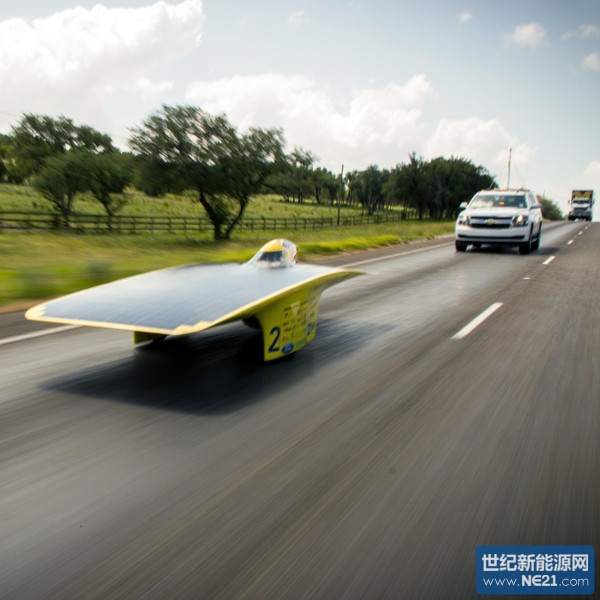 solar-cars-highway-racing-police-car_ph