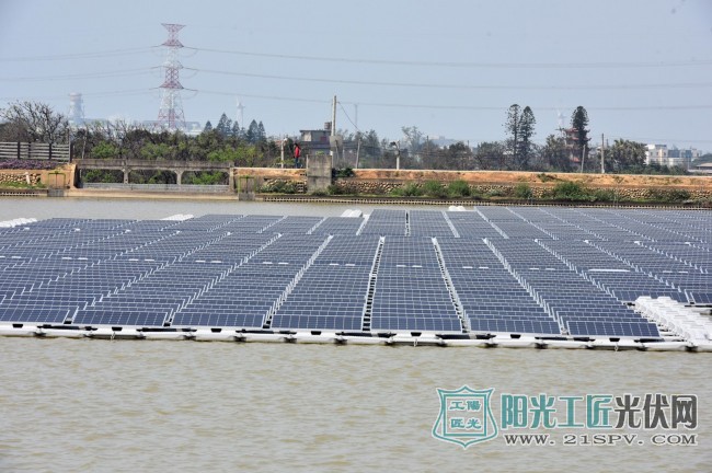 设置于桃园市埤塘的漂浮型太阳能发电系统