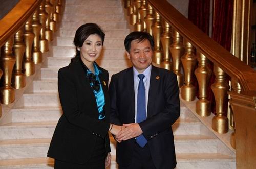 保利协鑫朱共山与泰国总理英拉在京举行会谈